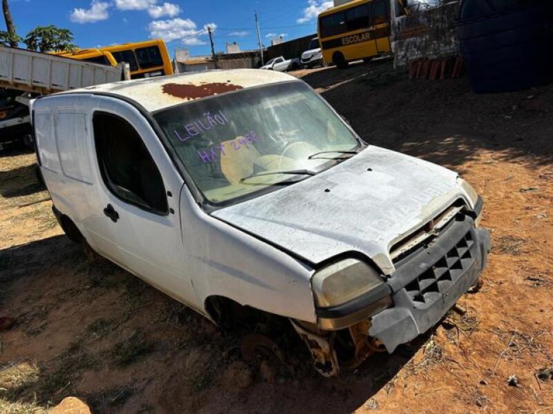 FIAT/ DOBLO CARGO FLEX – ANO/FAB: 2006/2007 - (SUCATA SEM DOCUMENTO) Sucata Descrição: FIAT/ DOBLO CARGO FLEX – ANO/FAB: 2006/2007 – PLACA: HXT2498 – COR: BRANCA – COMB: FLEX – CHASSI: 9BD22315572010341 – RENAVAM: 899394710 (NO ESTADO) (SUCATA SEM DOCUMENTO) Local de Exposição: GARAGEM DA PREFEITURA - CATARINA/CE - Catarina - CE
